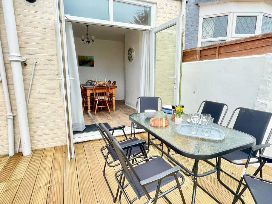 Portsmouth 3 Bedroom Getaway, Sleeps 6 Buitenkant foto