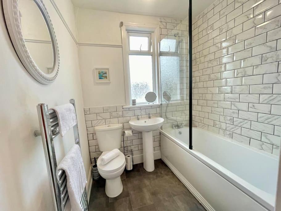 Portsmouth 3 Bedroom Getaway, Sleeps 6 Buitenkant foto