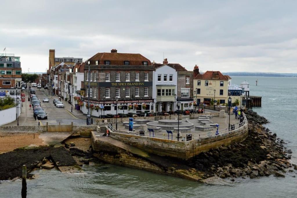 Portsmouth 3 Bedroom Getaway, Sleeps 6 Buitenkant foto